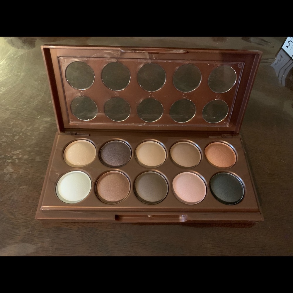 NYX eyeshadow pallet